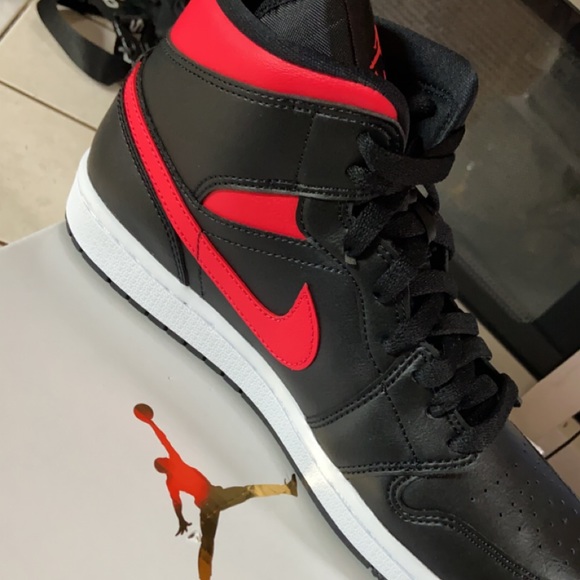 Jordan Shoes - Jordan 1’s, Black with red siren. Women’s 9.